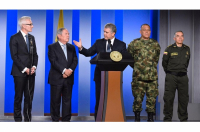 El Presidente de Colombia, Iván Duque Márquez (en el centro), recibe en Bogotá al Secretario General de INTERPOL, Jürgen Stock (a la izquierda).